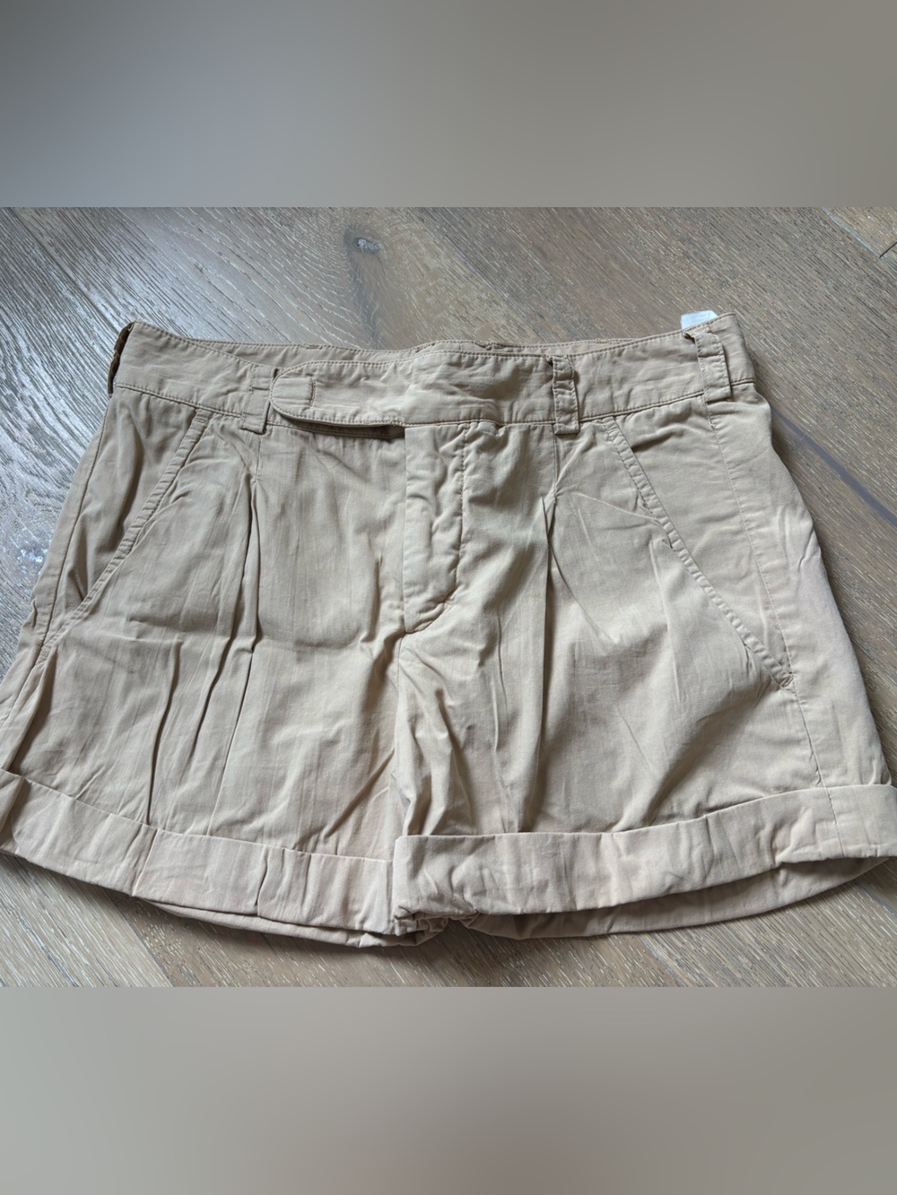 Vince Beige High-Waist Pleated Shorts 0
